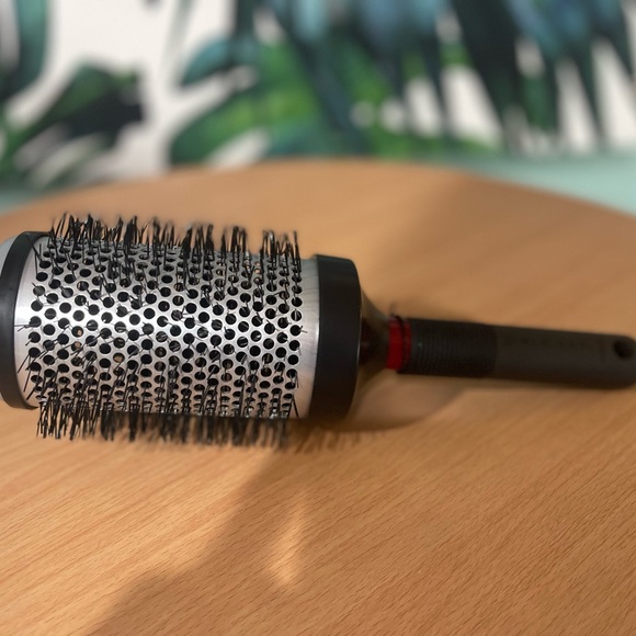 Cricket Other - 🎀Cricket Professional Large Round Black and Silver Hair Styling Brush😍